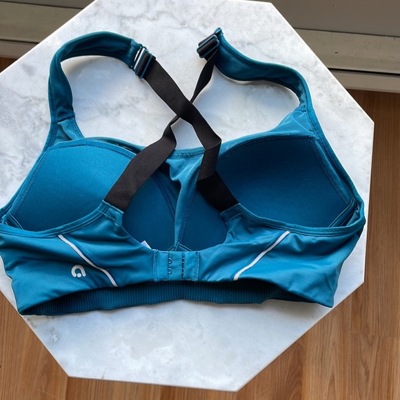 Medium Hyba sports bra - Picture 2 of 2